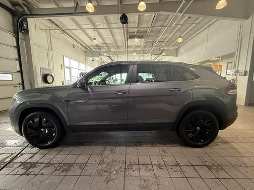 2024 Volkswagen Atlas Cross Sport 2.0T SE w/Technology 4MOTION