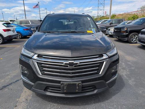 Mosaic Black Metallic 2023 Chevrolet Traverse LT Cloth