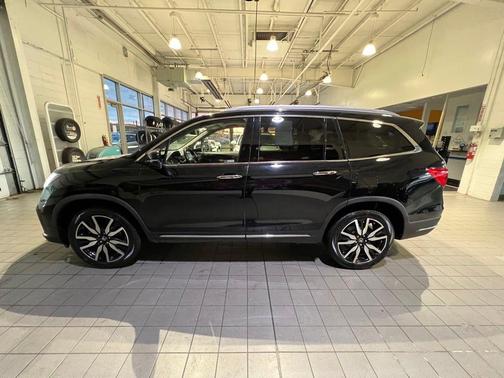 2022 Honda Pilot Touring 8-Passenger