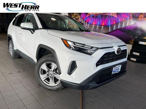 Ice Cap 2024 Toyota RAV4 XLE