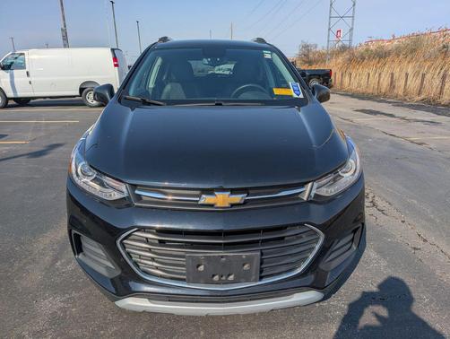 Mosaic Black Metallic 2020 Chevrolet Trax LT