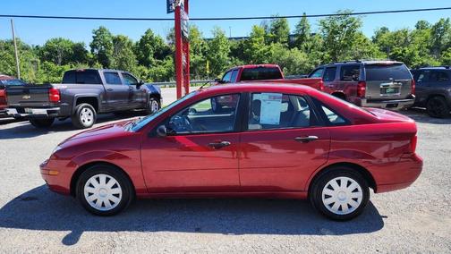 Sangria Red Clearcoat Metallic 2005 Ford Focus ZX4 SE