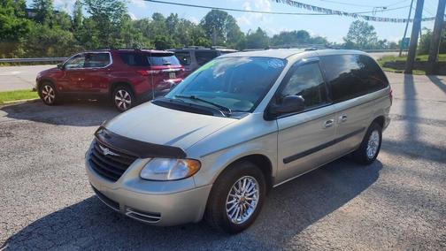 Linen Gold Metallic Clearcoat 2005 Chrysler Town & Country Base