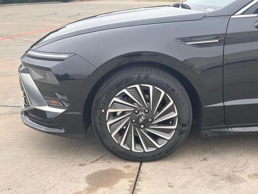 2025 Hyundai SONATA Hybrid SE