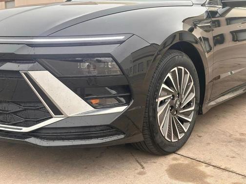 2025 Hyundai SONATA Hybrid SE