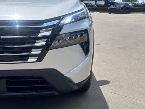 Brilliant Silver 2024 Nissan Rogue S