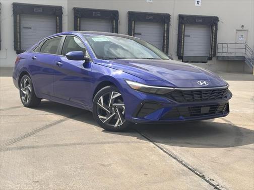 2025 Hyundai ELANTRA SEL