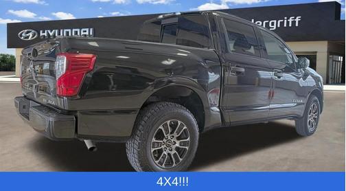 2023 Nissan Titan SV