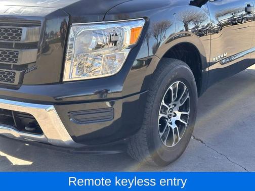 2023 Nissan Titan SV