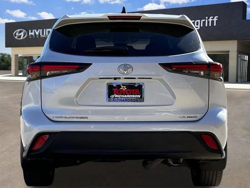 2024 Toyota Highlander LE