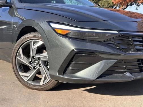 2024 Hyundai ELANTRA HEV Limited