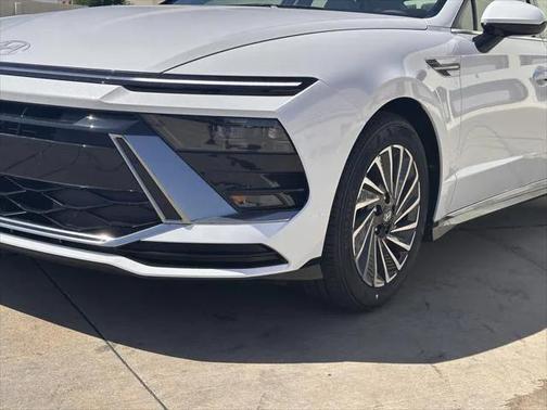 2025 Hyundai SONATA Hybrid SE