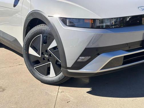 2026 Hyundai IONIQ 5 SE