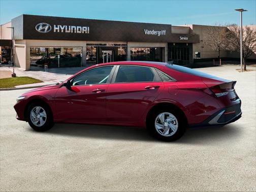 2025 Hyundai ELANTRA SE