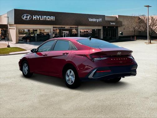 2025 Hyundai ELANTRA SE