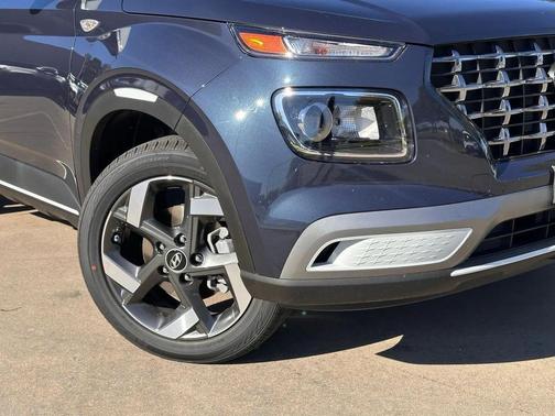 2026 Hyundai VENUE SEL w/Two-Tone Roof