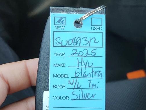 2025 Hyundai ELANTRA SE