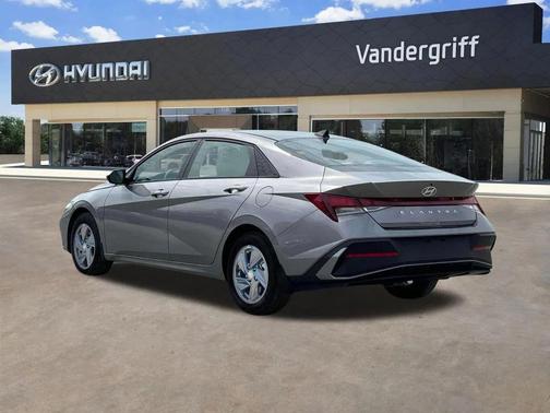 2025 Hyundai ELANTRA SE