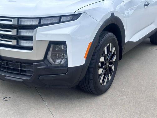 Atlas White 2025 Hyundai SANTA CRUZ SEL