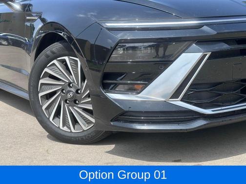 Abyss Black 2025 Hyundai SONATA Hybrid Limited