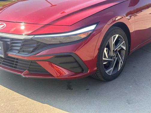 2025 Hyundai ELANTRA Sport