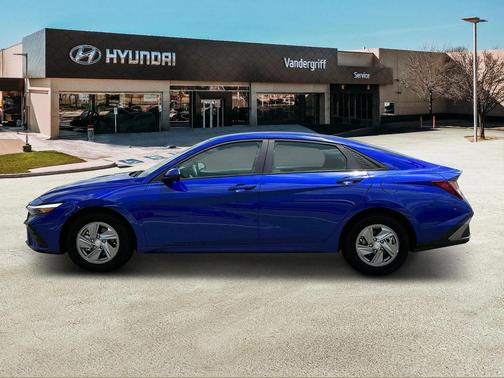 2025 Hyundai ELANTRA SE