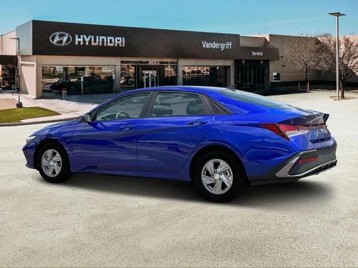 2025 Hyundai ELANTRA SE