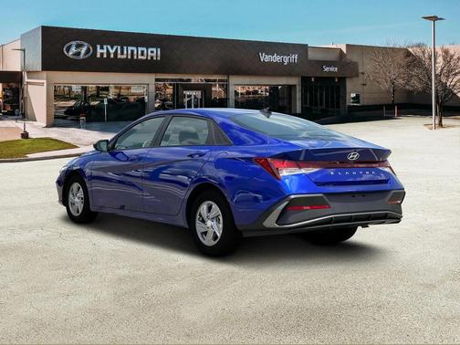 2025 Hyundai ELANTRA SE