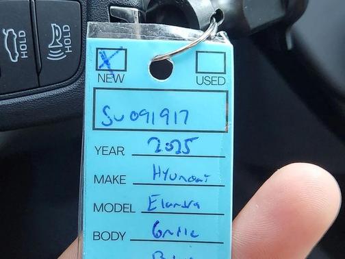 2025 Hyundai ELANTRA SE