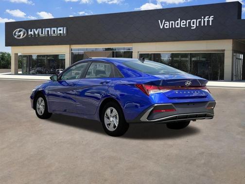 2025 Hyundai ELANTRA SE