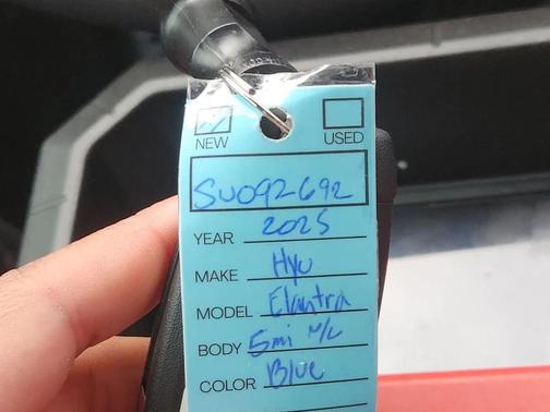 2025 Hyundai ELANTRA SE