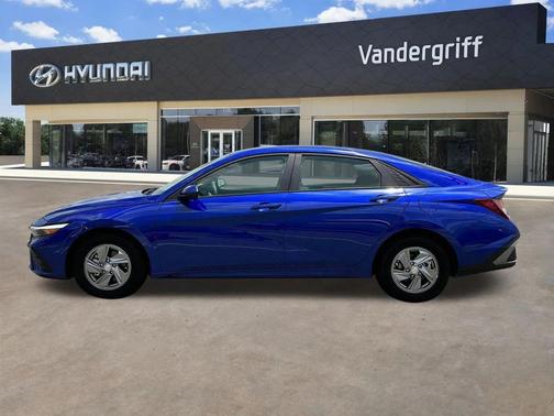 2025 Hyundai ELANTRA SE