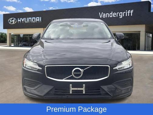 2020 Volvo S60 T6 Momentum