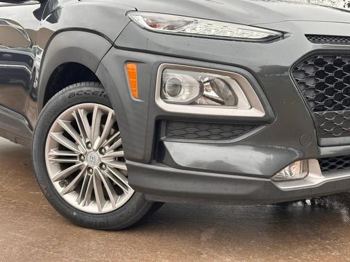 2021 Hyundai KONA SEL Plus