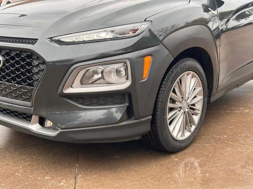 2021 Hyundai KONA SEL Plus