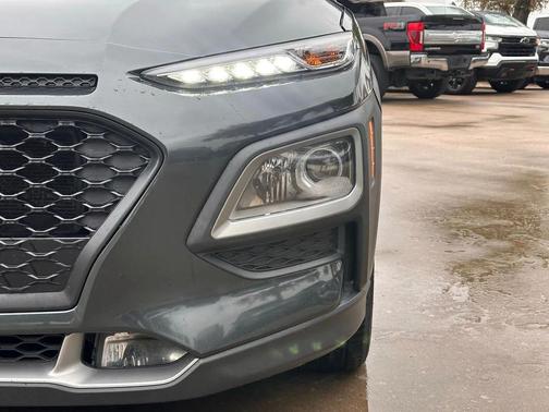 2021 Hyundai KONA SEL Plus