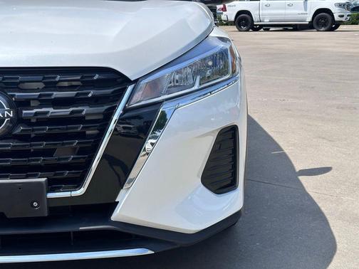 2022 Nissan Kicks SV