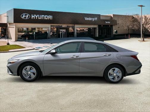 2025 Hyundai ELANTRA SE