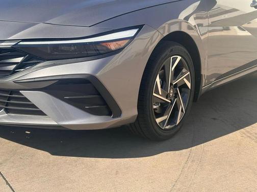 2025 Hyundai ELANTRA HEV SEL Sport