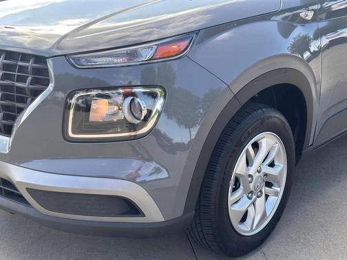 2023 Hyundai VENUE SE