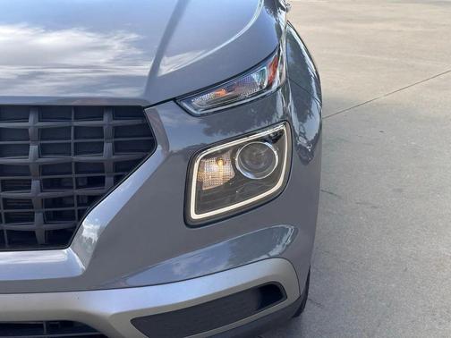 2023 Hyundai VENUE SE