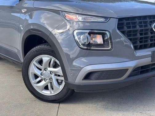 2023 Hyundai VENUE SE