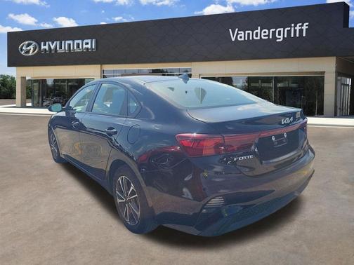 Aurora Black 2024 Kia Forte LXS