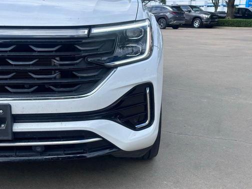 Opal White Pearl 2024 Volkswagen Atlas 2.0T SEL Premium R-Line 4MOTION