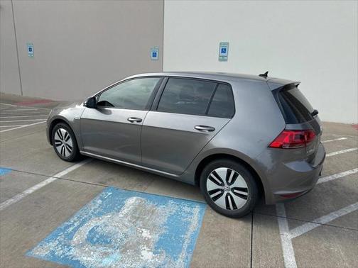 2016 Volkswagen e-Golf SE