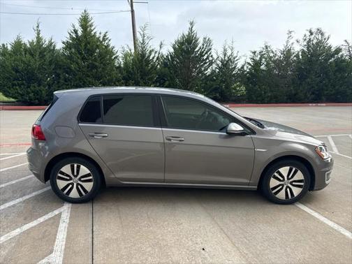 2016 Volkswagen e-Golf SE