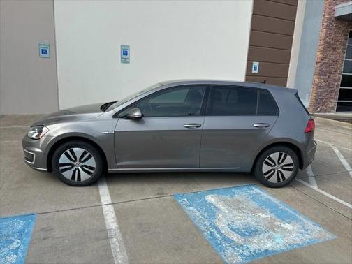 2016 Volkswagen e-Golf SE