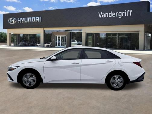 2026 Hyundai ELANTRA SE