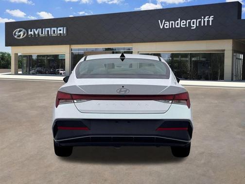 2026 Hyundai ELANTRA SE