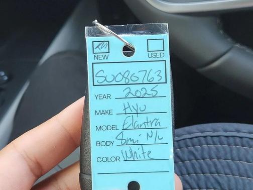 2025 Hyundai ELANTRA SE